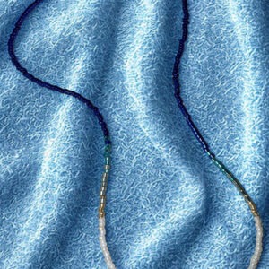 Navy and white beaded gradient necklace