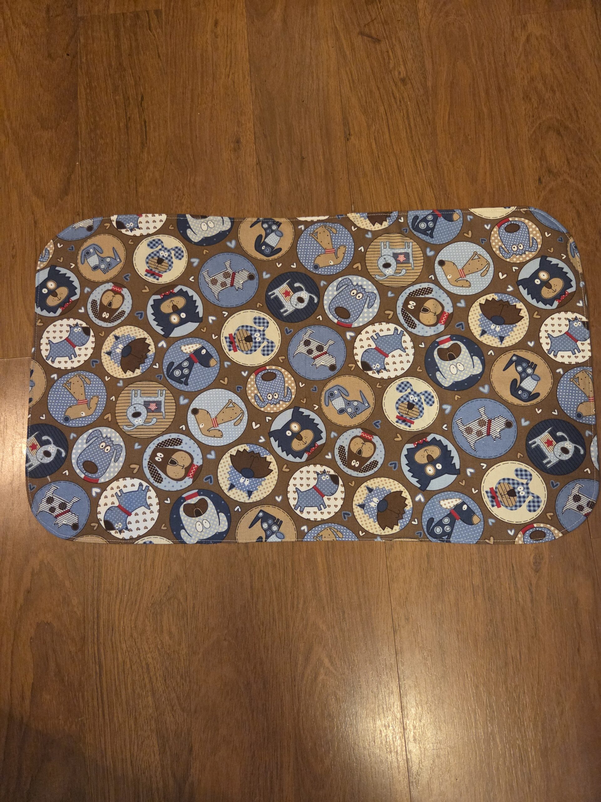 Dog Food & Water Mat - size large - Image 4