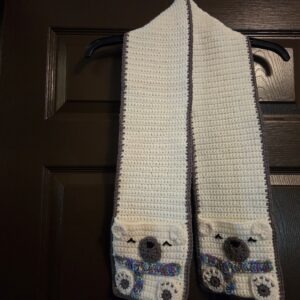 Crochet scarf in winter white, featuring pockets with bears.