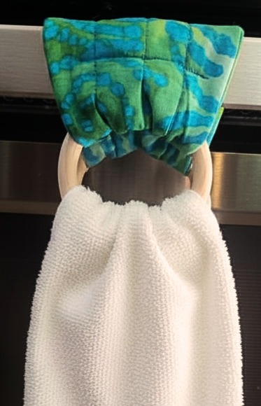 Teal/Bluegreen towel hanger with wooden rings