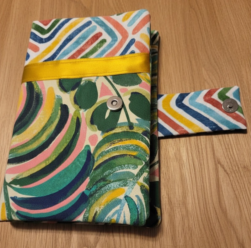 Bible Case: Monstera & Banana Leaves with Geometric Pattern - gold-yellow trim & lining - Image 3
