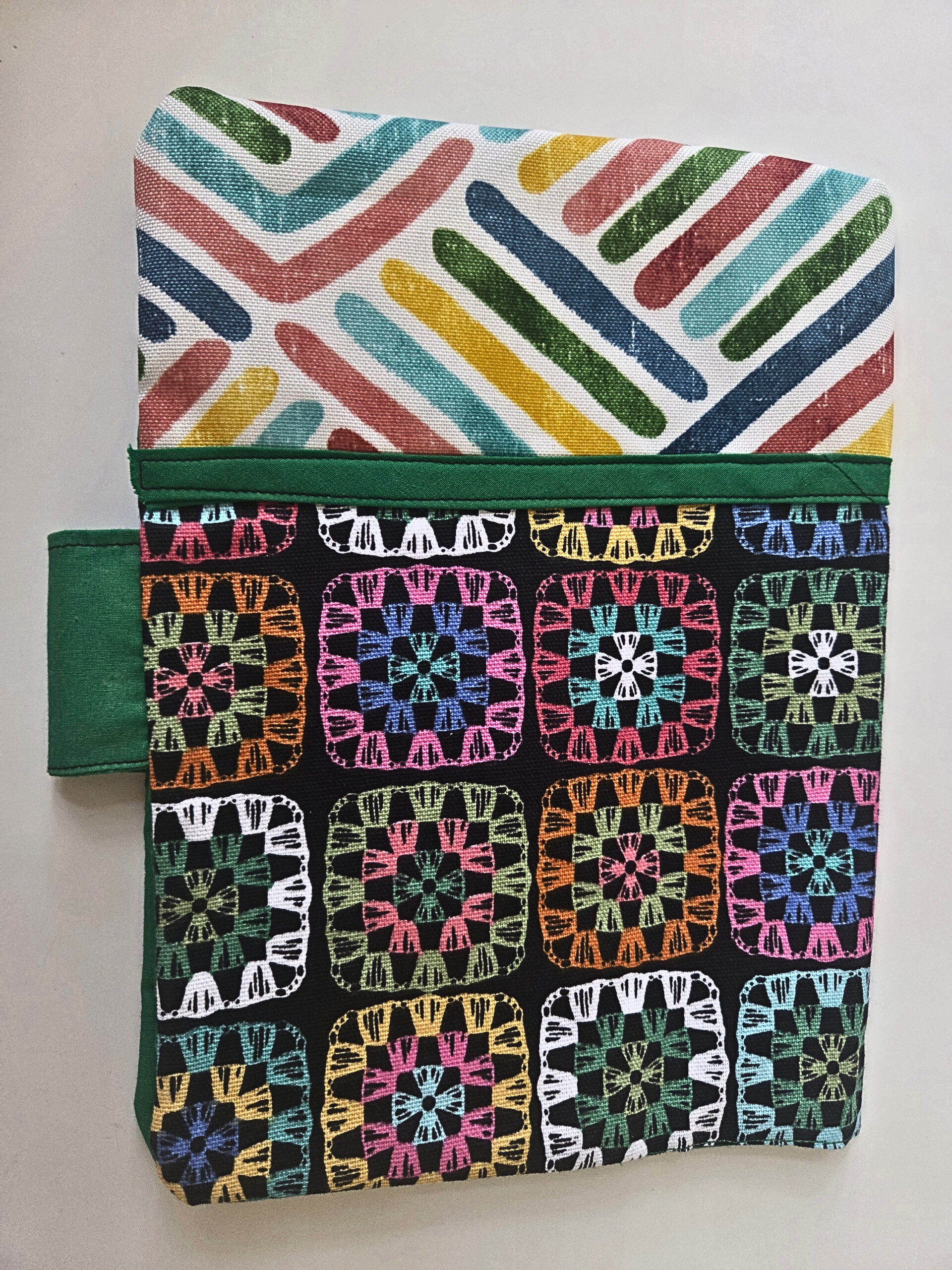 Bible Case - Granny Squares - Includes Pen and Highlighter Holder and Bookmark! - Image 4