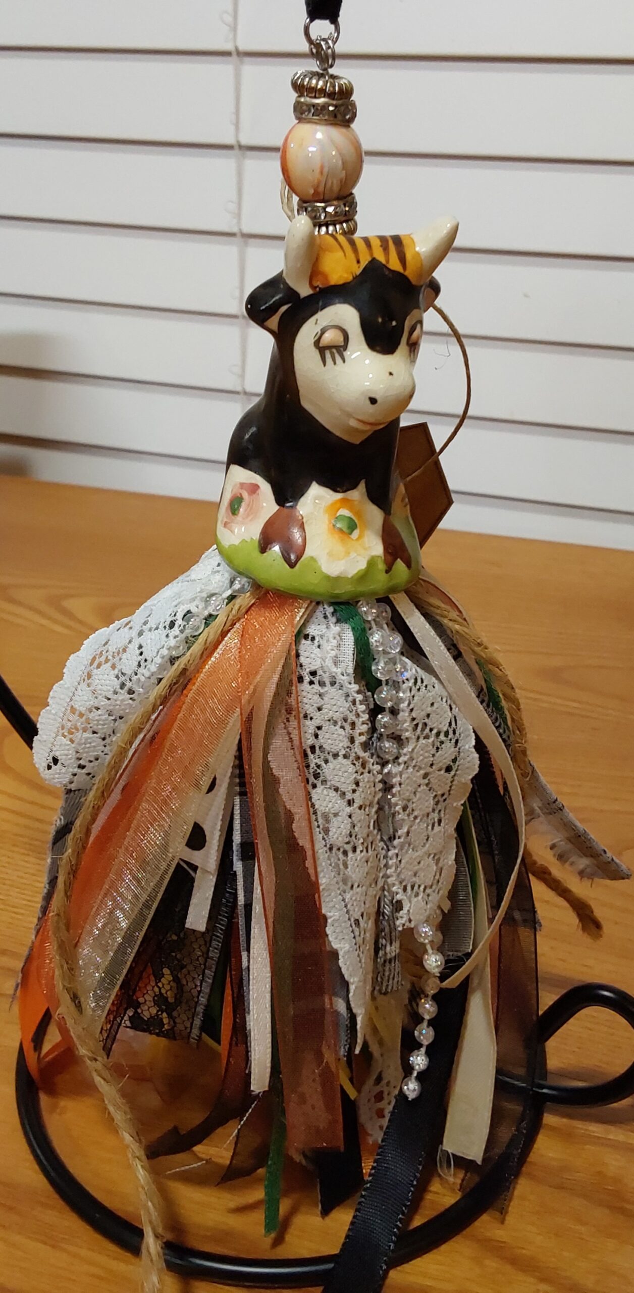 Little Cow Salt Shaker Tassel - Image 4