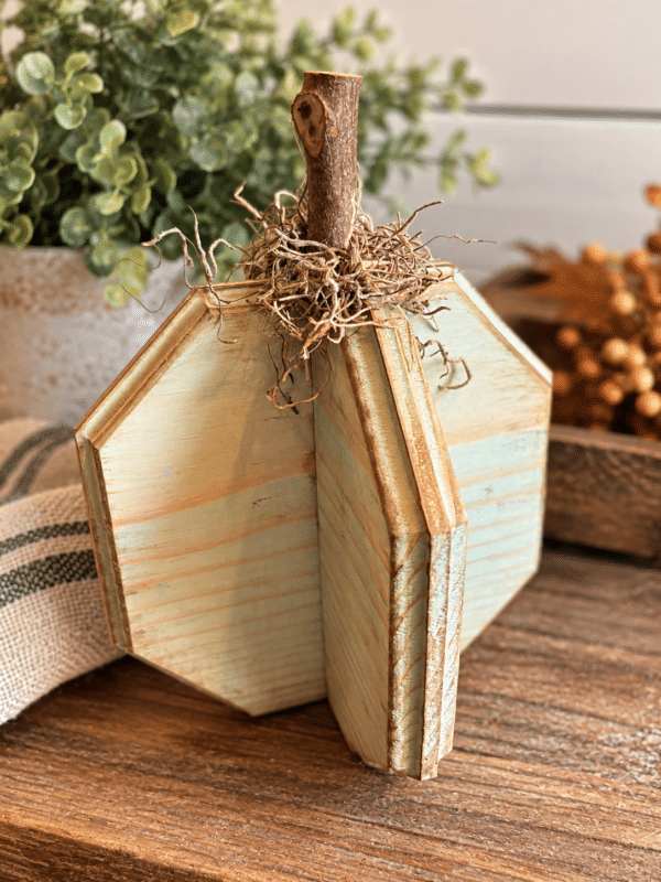 Rustic Wooden Pumpkin Décor